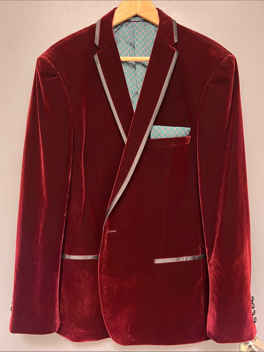 Paisley & Gray Men's Velvet Blazer in Deep Burgundy with Contrast Trim